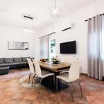 1 Bedroom Stunning In 발