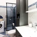 1 Bedroom Stunning In 아파트 발